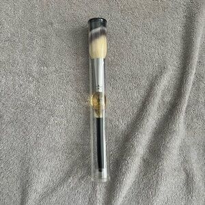 It Cosmetics Black and Silver Makeup Brush for Flawless Application
